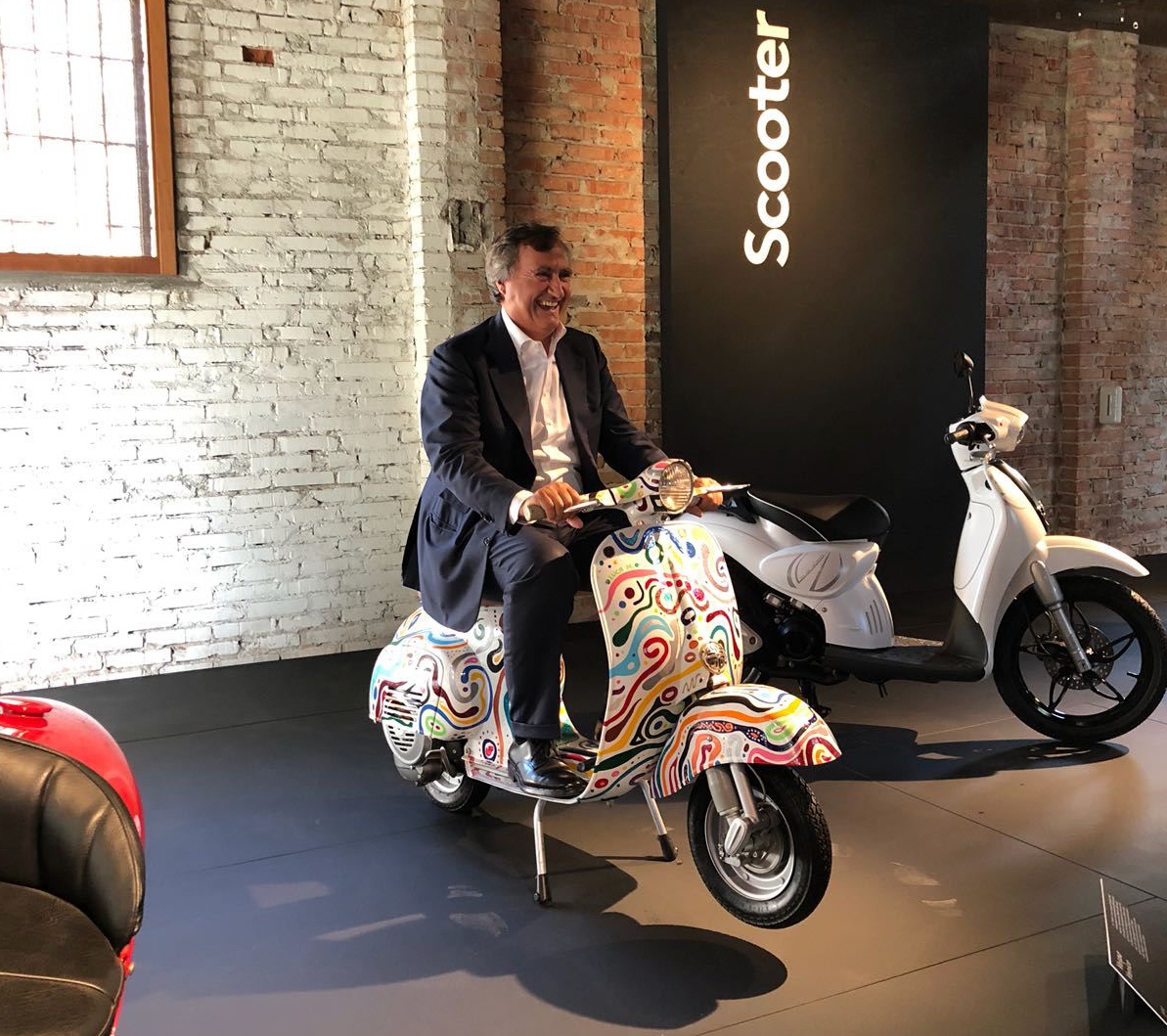 Sindaco si Venezia, Luigi Brugnaro su Vespa Venice